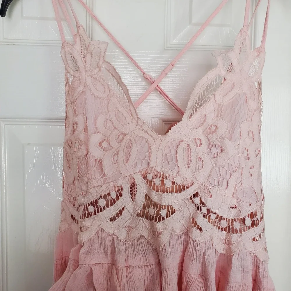 Lace-Trim Light Pink V-Neck Camisole - Picture 2 of 10